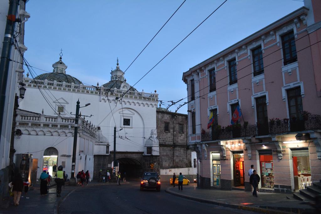 Hostal Juana De Arco Quito Exteriör bild